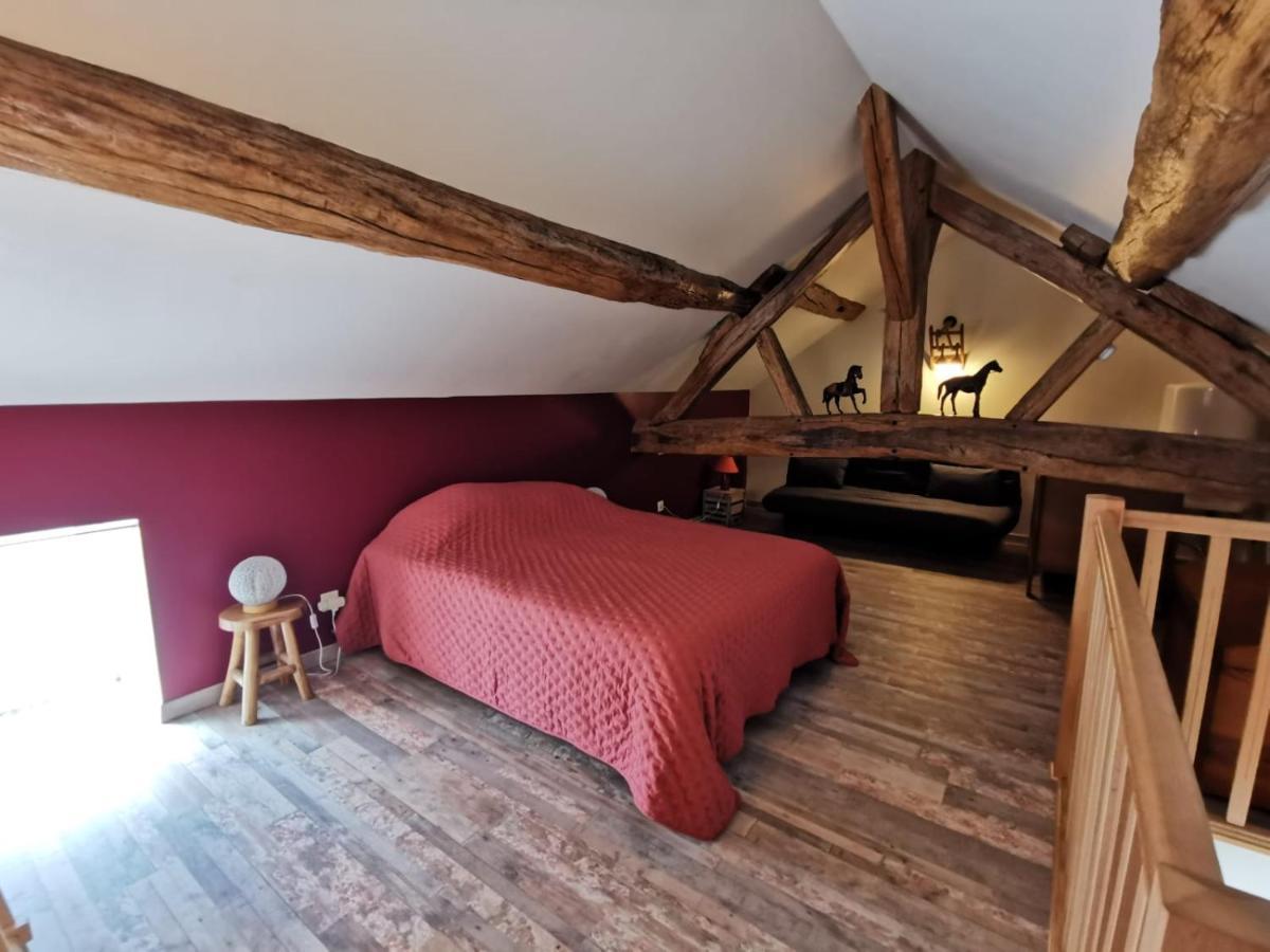 Gites Les Ecuries Saserang Mouilleron Exterior foto