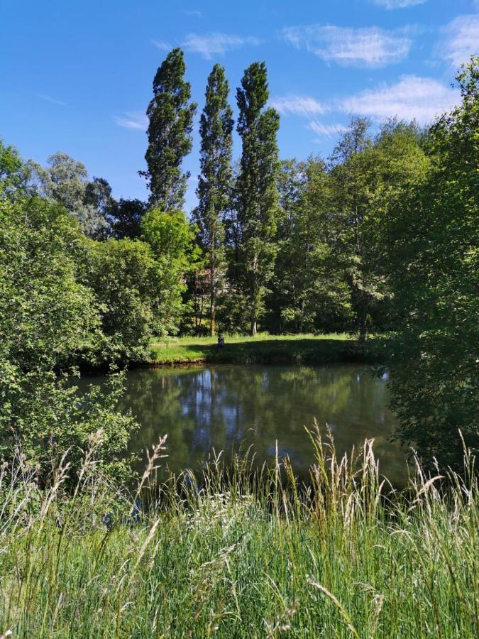 Gites Les Ecuries Saserang Mouilleron Exterior foto
